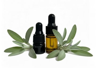 Эфирное масло шалфея мускатного 1 мл и 3 мл – натуральный продукт : Флакон эфирного масла шалфея мускатного на белом фоне