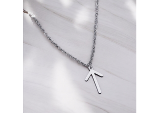 Кулон с руной Тейваз на цепочке Кулон с руной Тейваз на цепочке