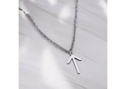 Руна Тейваз на ланцюжку – потужний оберіг стійкості Кулон із руною Тейваз на ланцюжку – символ сили та перемоги