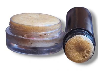 Купить натуральный скраб для губ – мягкость и питание Натуральный скраб для губ с маслом какао и экстрактом клубники